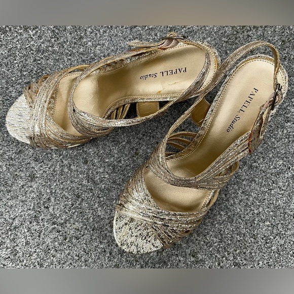 Papell Studios Glittery Gold High Heels Shoes - Leather Sole- Womens Size 6 1/2 - Picture 3 of 11